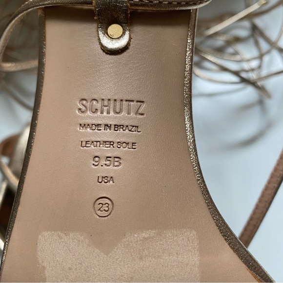 Schutz. Vikki Leather Sandal in metallic gold. Size 9.5 - Picture 6 of 8
